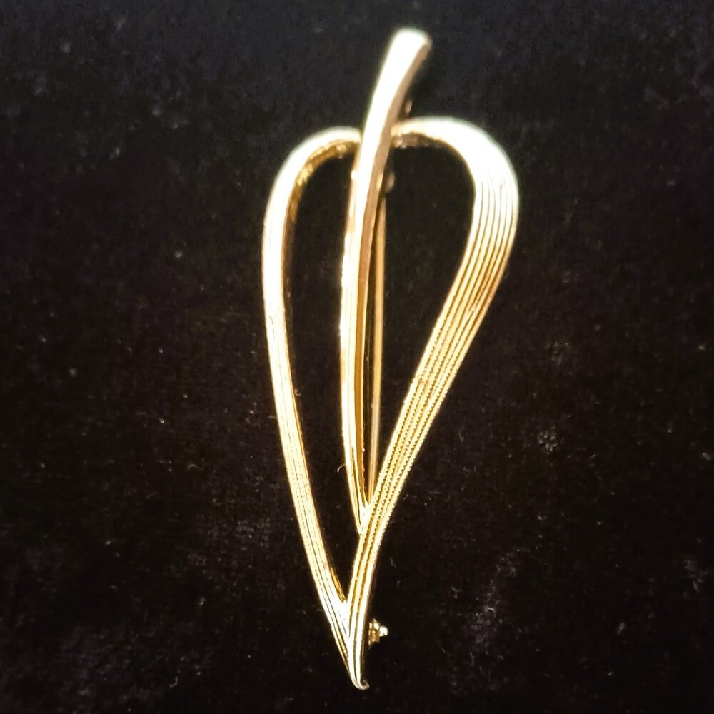 Vintage Sarah Coventry Simplicity Leaf Brooch